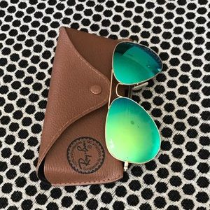 Green mirrored Ray Bans!! Hurry ✨✨✨